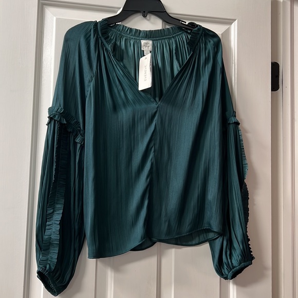 EVEREVE Roan & Ryan Kylee Satin Ruffle Blouse Green XS NWT - Picture 6 of 10